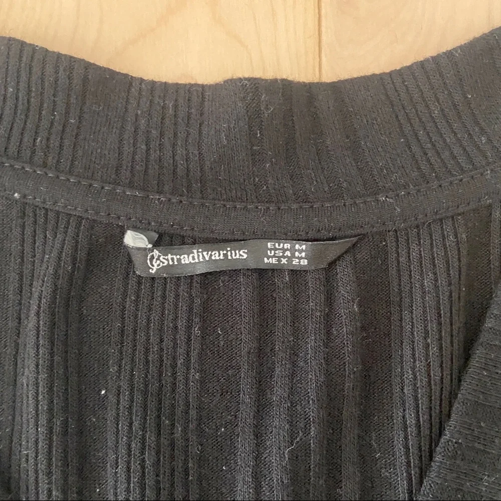 Black Ribbed Cropped Tank Top - Picture 3 of 3